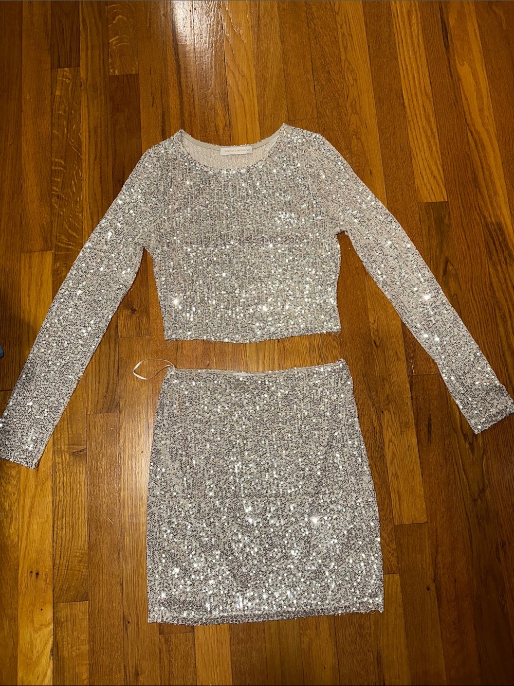 Pookie & Sebastian Silver Sequin Top & Skirt - Picture 5 of 9